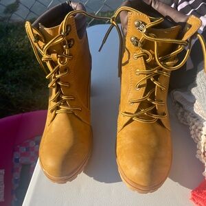 Timberland type boot